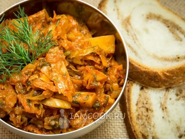 Фото блюда: Квашеная капуста, тушенная с мясом и картофелем