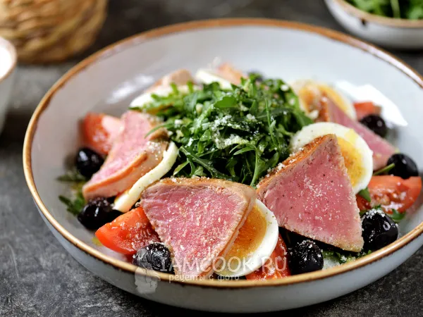 Фото блюда: Салат с руколой и свежим тунцом