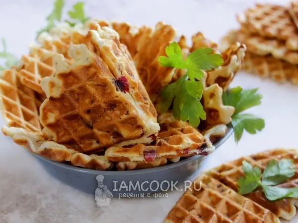 Фото блюда: Вафли с колбасой и сыром