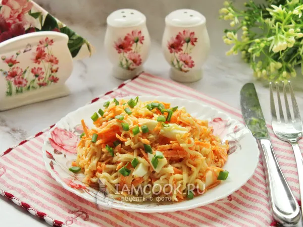 Фото блюда: Салат с лапшой быстрого приготовления и морковью