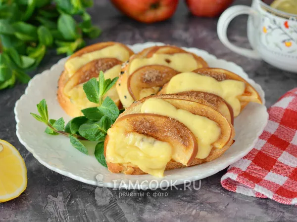 Фото блюда: Бутерброды с яблоком и сыром в духовке