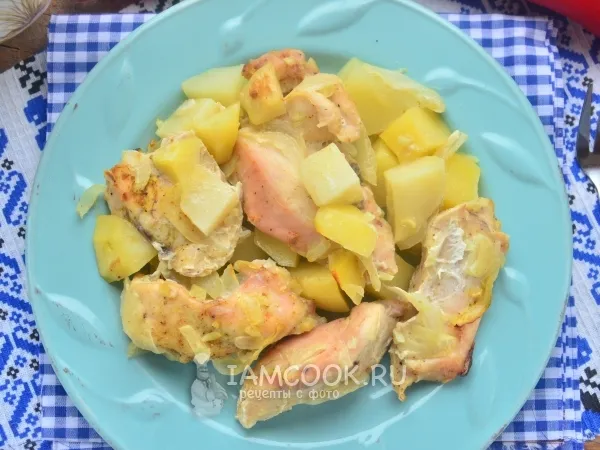 Фото блюда: Картошка, запеченная с курицей в мультиварке