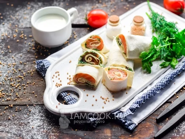 Фото блюда: Рулет из лаваша с красной рыбой, филадельфией и зеленью