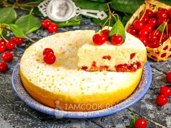 Фото блюда: Шарлотка с вишней в мультиварке