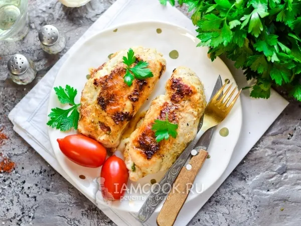 Фото блюда: Куриные рулетики с крем-сыром в духовке