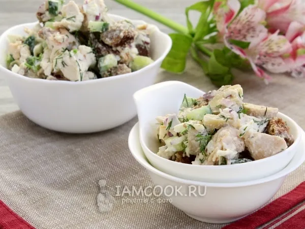 Фото блюда: Салат с курицей и маринованными грибами