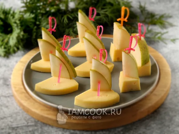 Фото блюда: Канапе с грушей и сыром