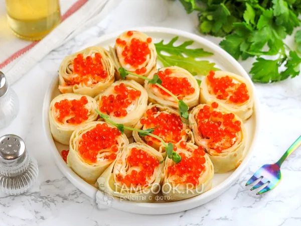 Фото блюда: Блины с творожным сыром и красной икрой