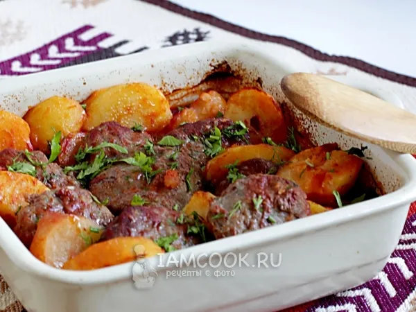 Фото блюда: Котлеты с картошкой в духовке