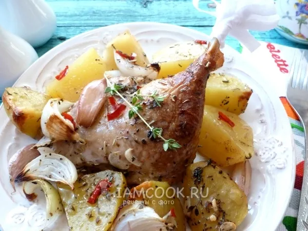 Фото блюда: Утиные окорочка с картошкой в духовке