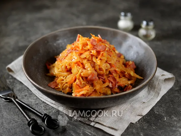 Фото блюда: Тушеная капуста с ветчиной