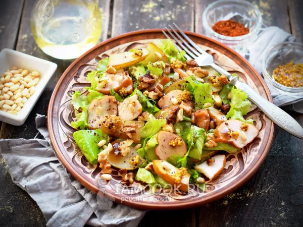 Фото блюда: Салат с грушей и копченой курицей