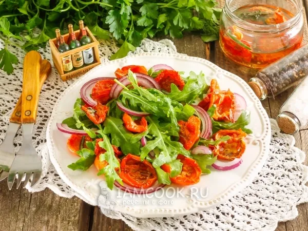 Фото блюда: Салат с вялеными помидорами и рукколой