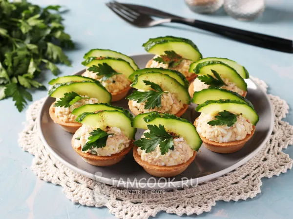 Фото блюда: Тарталетки с печенью трески и огурцом