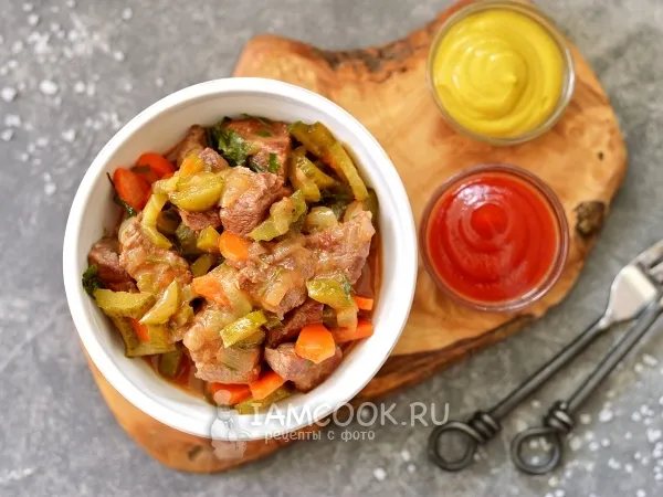 Фото блюда: Тушеная говядина с солеными огурцами