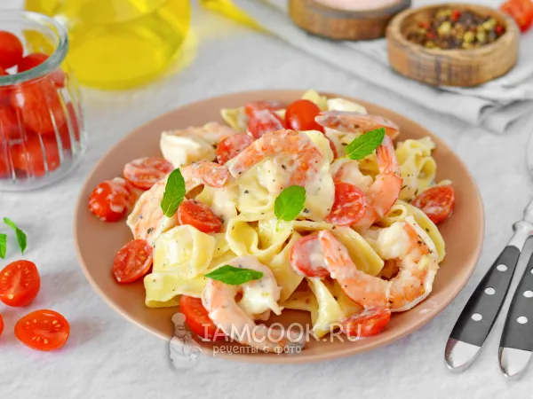 Фото блюда: Паста с креветками и помидорами черри в сливочном соусе