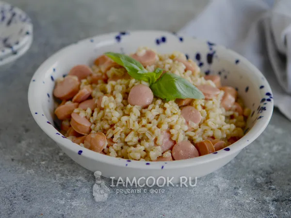 Фото блюда: Перловка с сосисками на сковороде