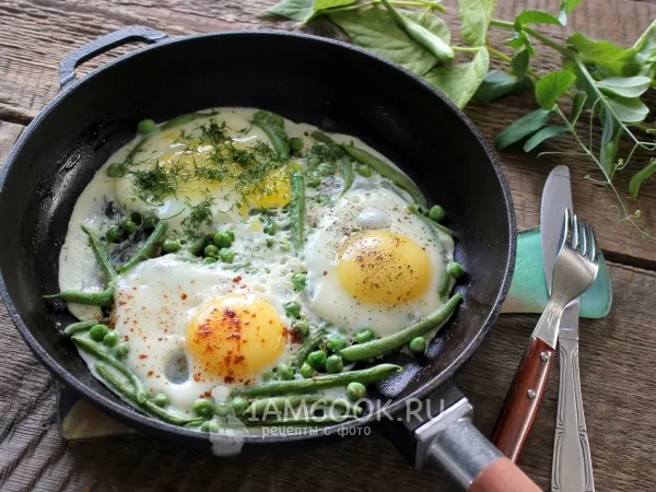 Фото блюда: Яичница с горошком и стручковой фасолью