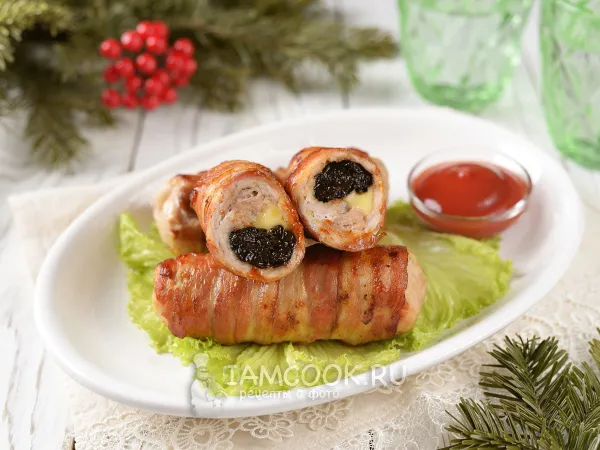 Фото блюда: Свиные рулетики с сыром и черносливом в беконе