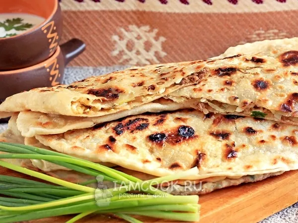 Фото блюда: Лепешки с начинкой на сковороде