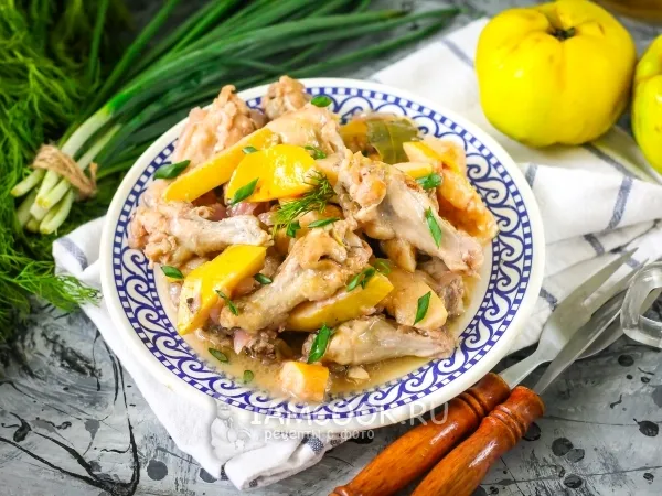 Фото блюда: Тушеная курица с айвой