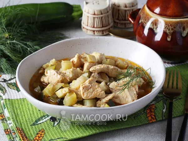 Фото блюда: Кабачки с курицей в горшочках