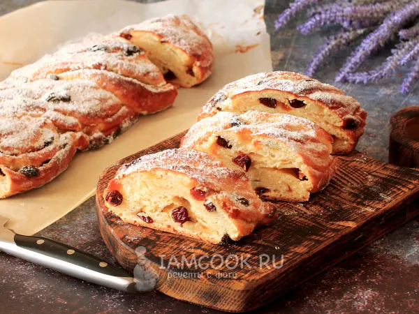 Фото блюда: Творожный рулет с джемом и изюмом