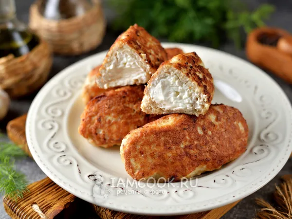 Фото блюда: Куриные котлеты с творожным сыром