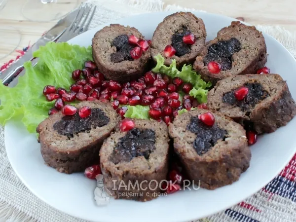Фото блюда: Мясной рулет с черносливом