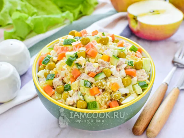 Фото блюда: Оливье с курицей и яблоком