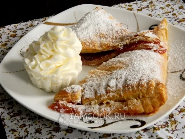 Фото блюда: Пирог из слоеного теста с вареньем