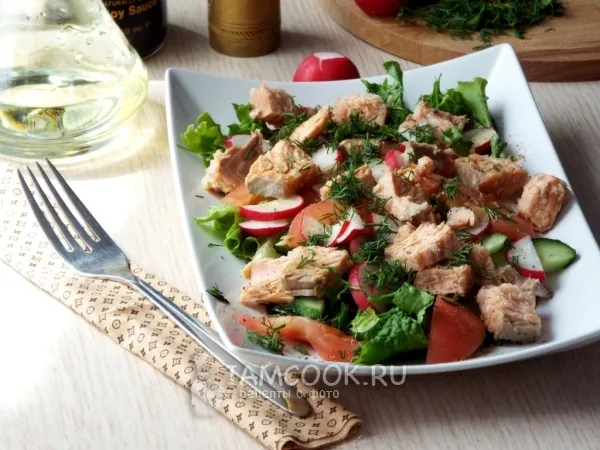 Фото блюда: Овощной салат с красной рыбой