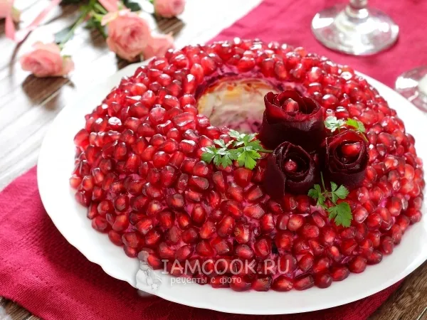 Фото блюда: Салат «Гранатовый браслет» с курицей