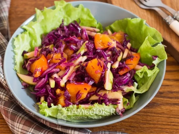 Фото блюда: Салат из краснокочанной капусты с хурмой