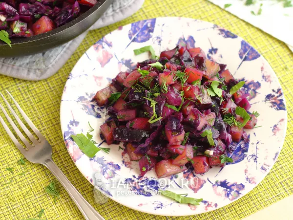 Фото блюда: Тушеная картошка с красной капустой