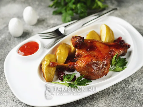 Фото блюда: Утиные ножки с яблоками в духовке