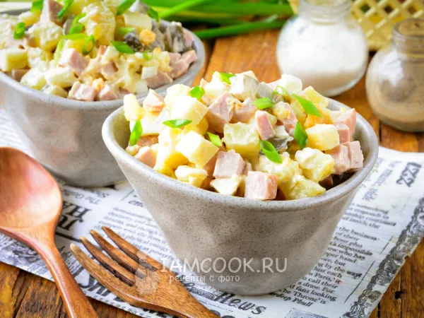 Фото блюда: Салат с сардельками и солеными огурцами