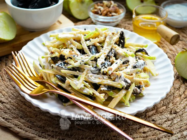 Фото блюда: Салат из яблок с черносливом