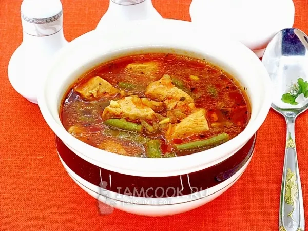 Фото блюда: Томатный суп с курицей и спаржевой фасолью