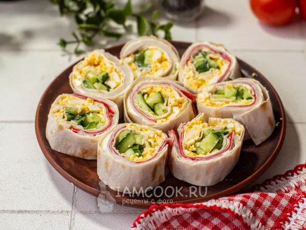 Фото блюда: Рулет «Светофор» с крабовыми палочками