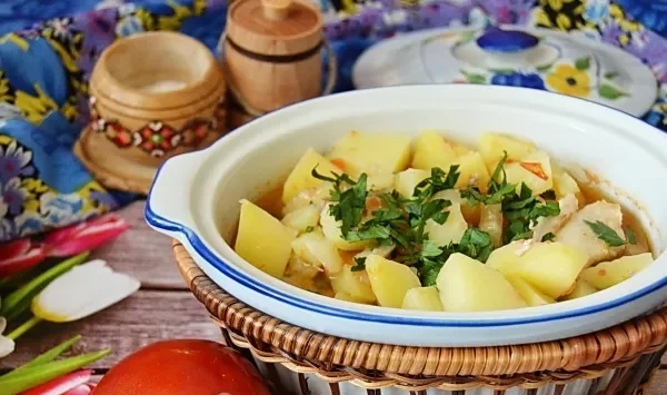 Фото блюда: Молодая картошка с мясом в духовке