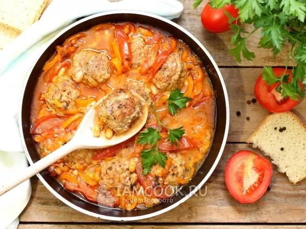 Фото блюда: Тефтели в томате с фасолью и перцем