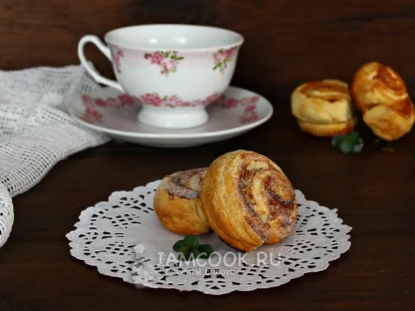 Фото блюда: Булочки из бездрожжевого слоеного теста с корицей