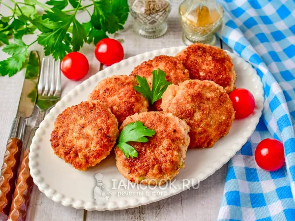 Фото блюда: Котлеты из куриного фарша с кабачками на сковороде