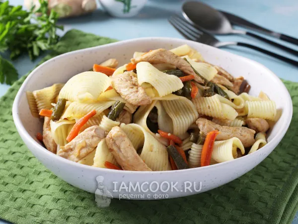 Фото блюда: Яичная лапша с курицей и овощами