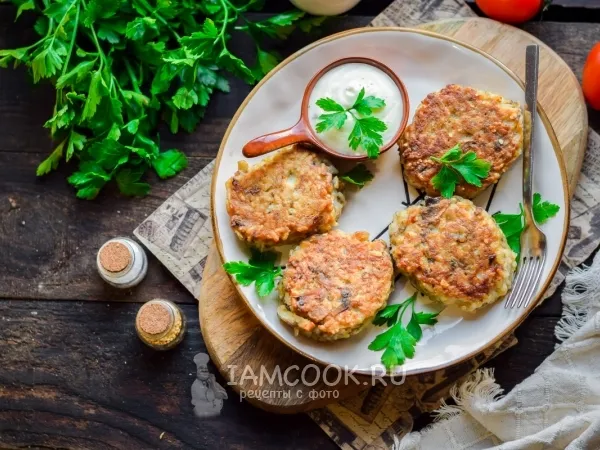 Фото блюда: Котлеты из рыбных консервов с рисом и грибами