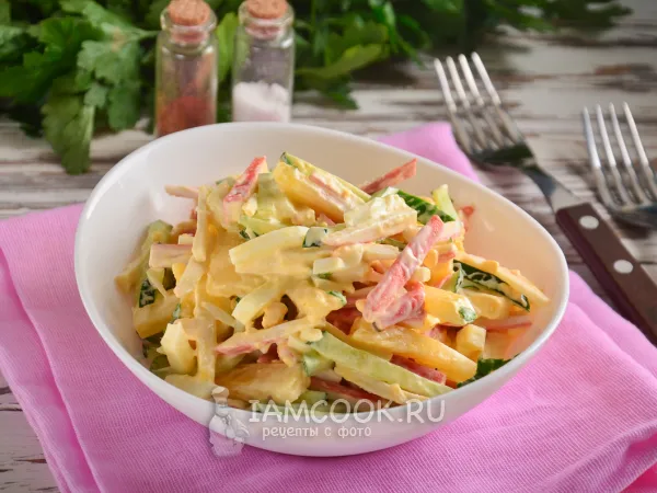 Фото блюда: Салат с крабовыми палочками, свежим ананасом, яйцами и огурцом