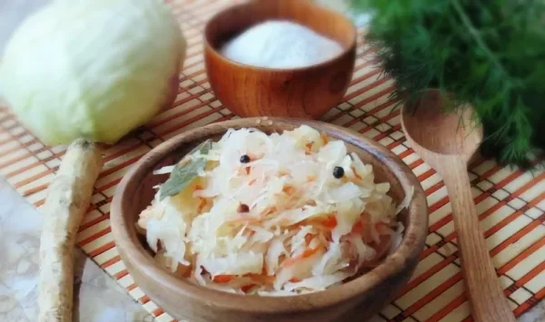 Фото блюда: Капуста квашеная с хреном и морковью