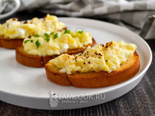 Фото блюда: Тосты со скрэмблом
