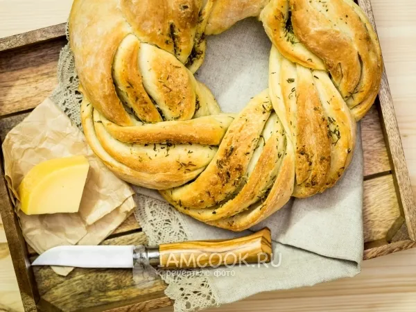 Фото блюда: Плетеный калач с чесноком и зеленью
